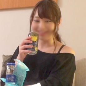 【ハメ撮り】若くてかなり可愛いのに、乱交し慣れてるとんでもないヤリマンちゃん。何のためらいもなく友達と一緒にチンポにしゃぶりついてきます。